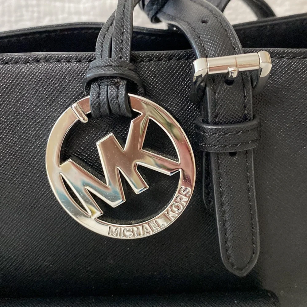 Michael Kors - Saffiano Leather Structured Tote - Picture 8 of 17